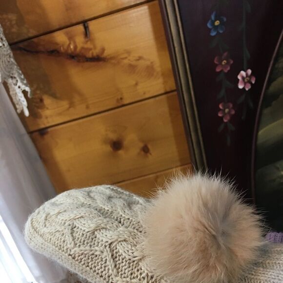 LOF Mittens with Pom Pom NWT - Picture 2 of 2